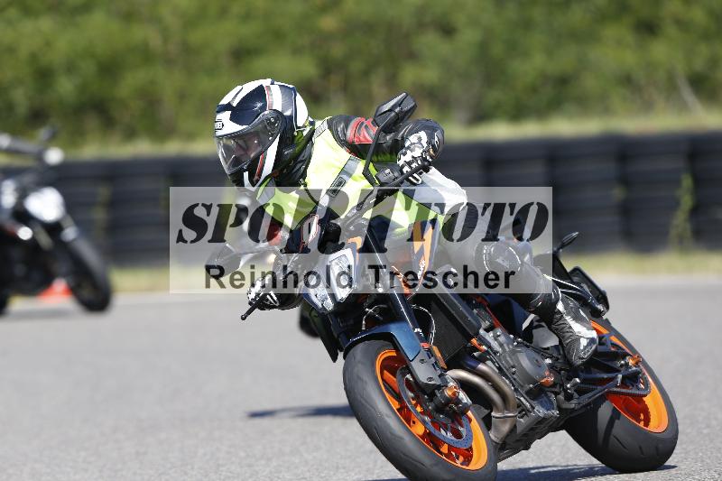 /Archiv-2025/48 25.08.2025 Cornu Master School ADR/blau-bleu/0-3